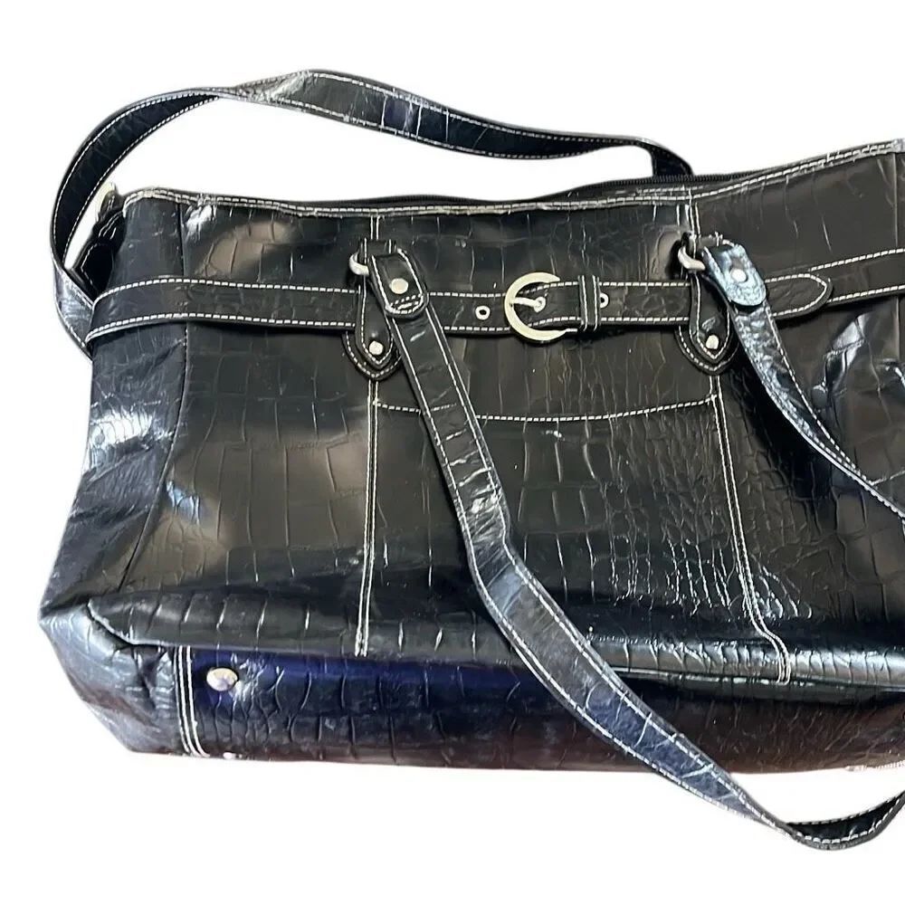 No brand well loved computer bag.